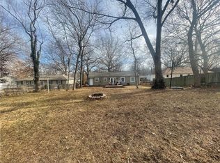 7940 Maple St, Prairie Village, KS 66208