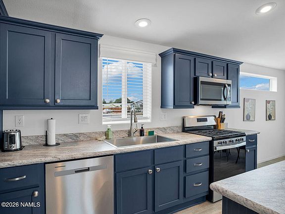 5th image of 293 Pinecrest Trl