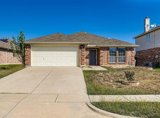 608 Piper Dr, Saginaw, TX 76179