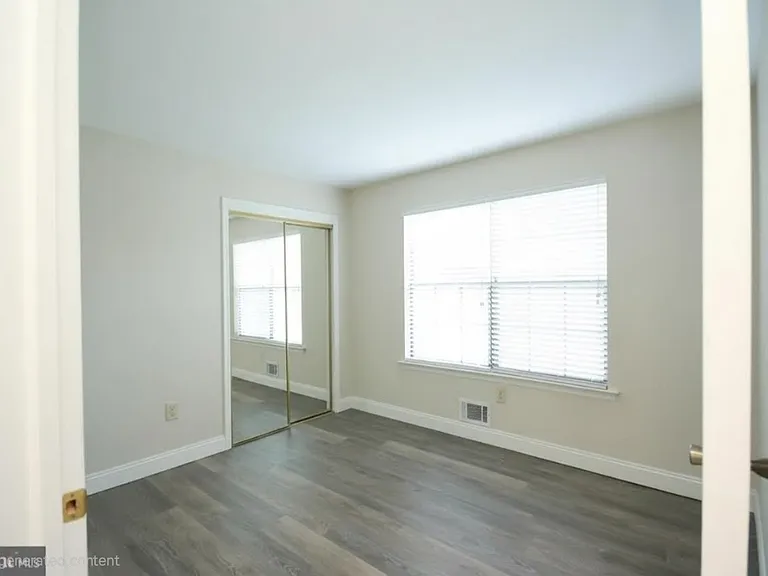 37 Easton Ct — Photo 12