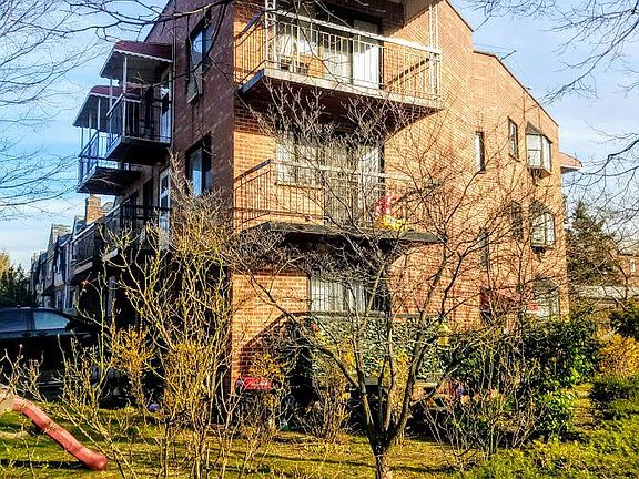 3rd image of 6707 Selfridge St