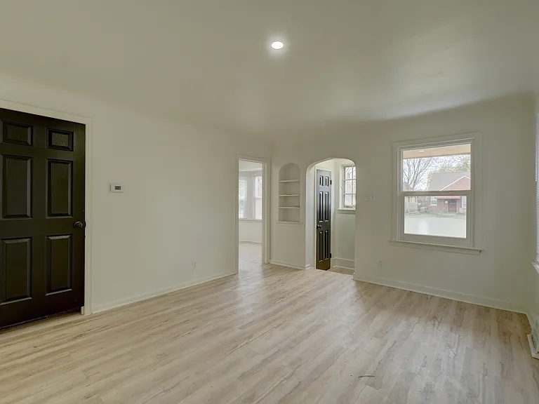 17388 Teppert St — Photo 4