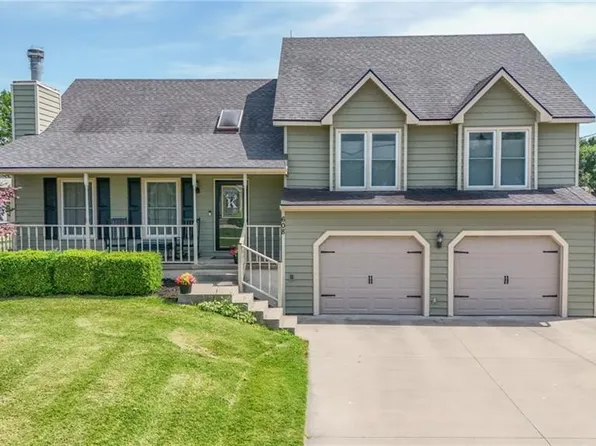 608 E 6th St, Wellsville, KS 66092