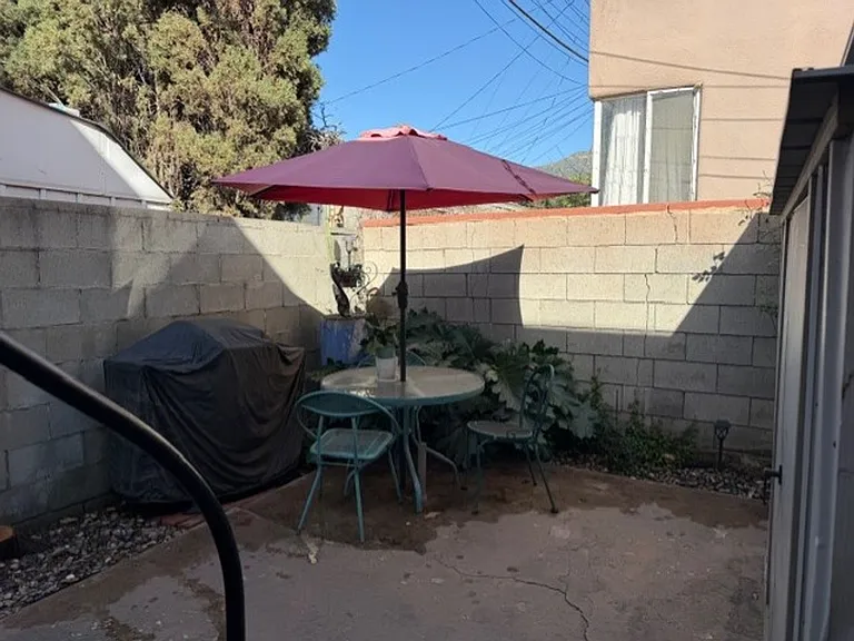 1055 Thompson Ave — Photo 15