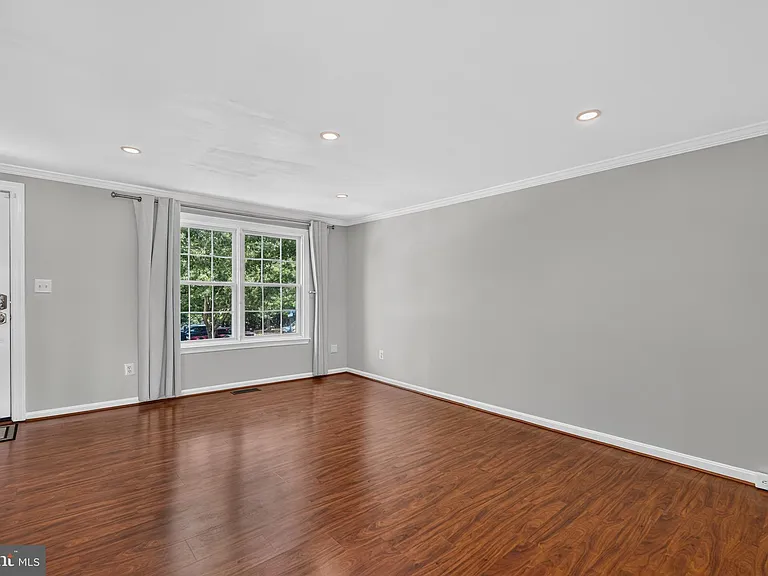 6453 Linleigh Way — Photo 4