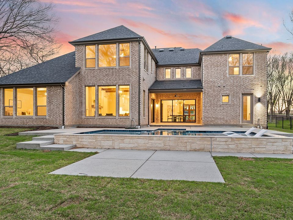 1st image of 2131 Ravenwood Dr