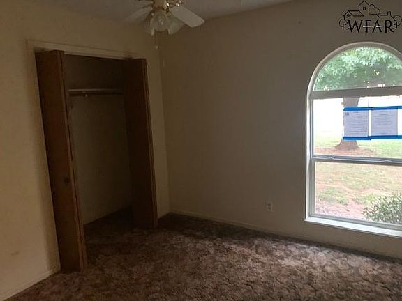 5th image of 910 Patricia St