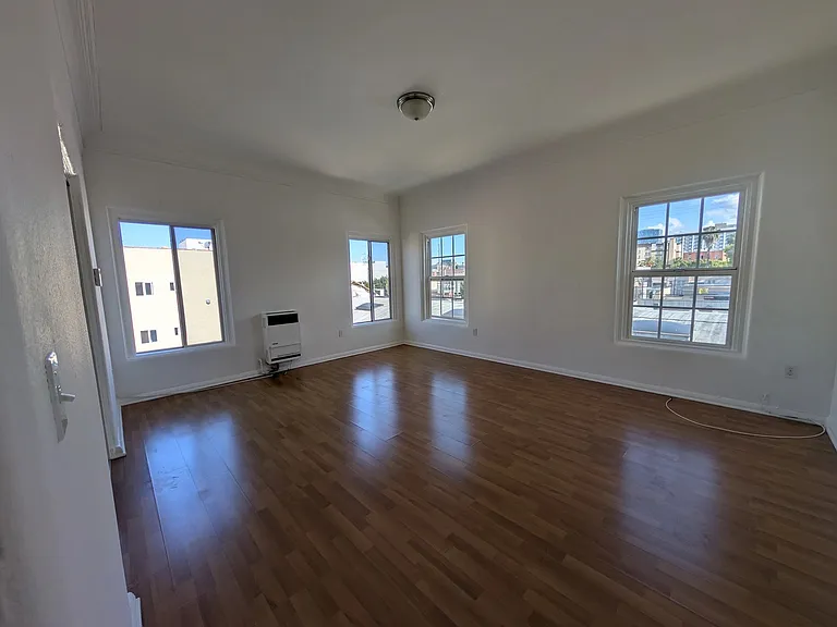 2801 San Marino St #12 — Photo 8