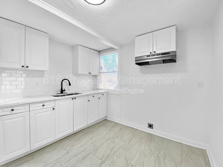 4802 Locust Ave — Photo 2