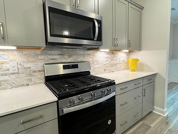 5th image of 252 Village Walk Dr
