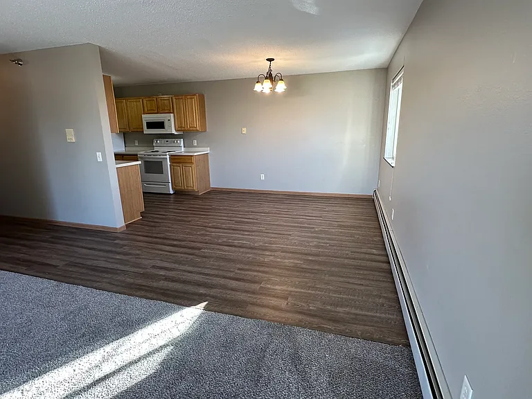 Meadowlark Apartments — Photo 12