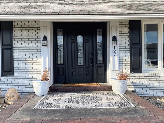 3rd image of 127 Arrowhead Dr