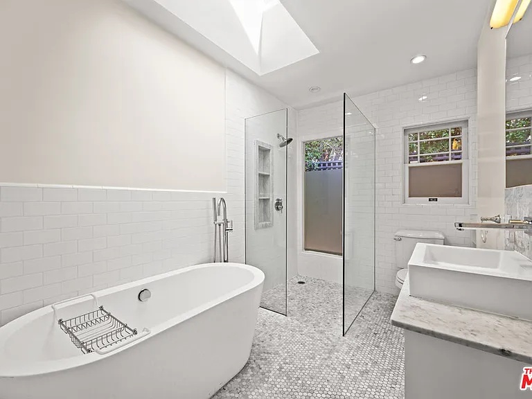 1441 N Ogden Dr — Photo 28