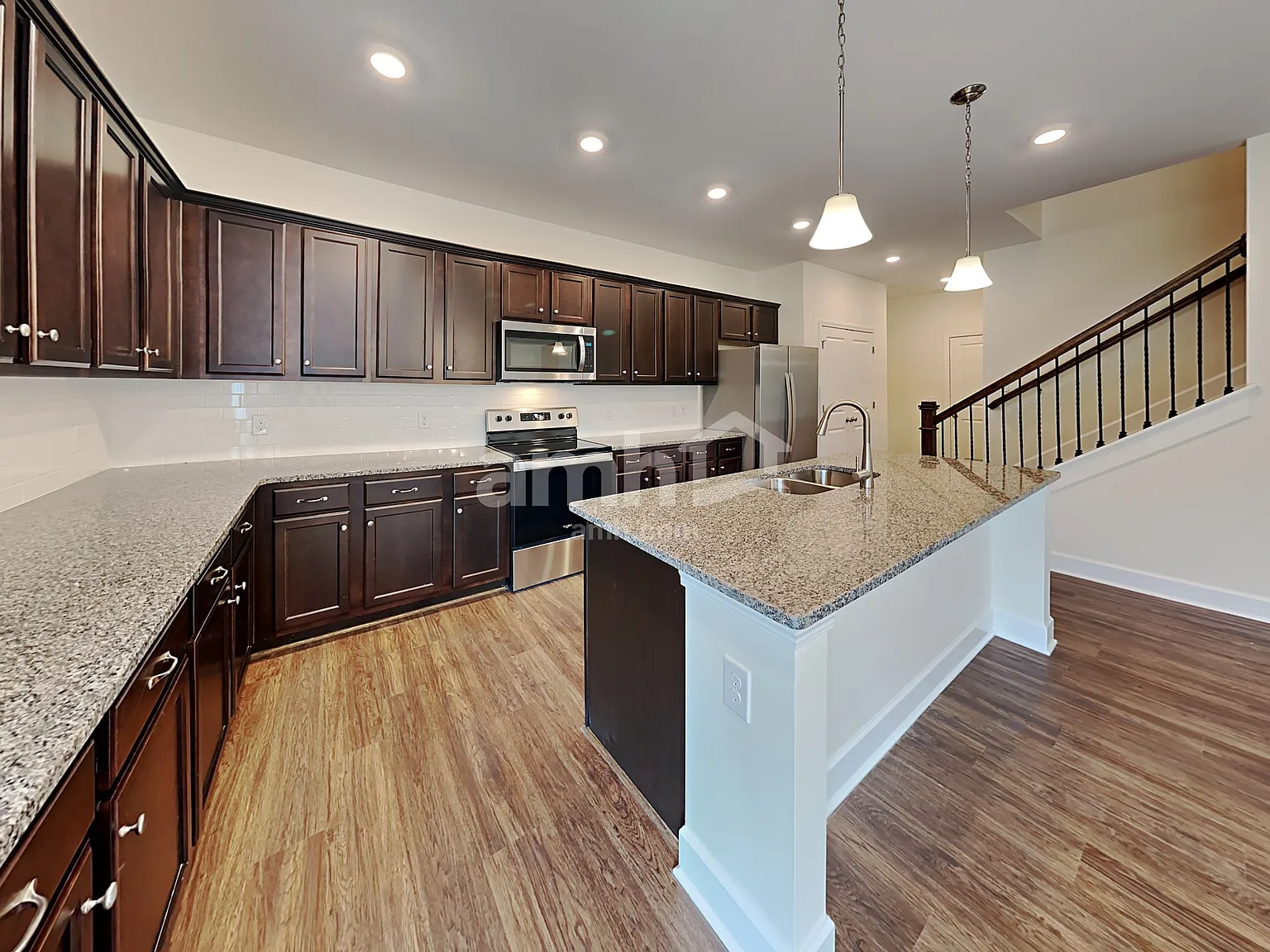 5 bed, 3.0 bath, 2553 sqft, $2,830 — Photo 3