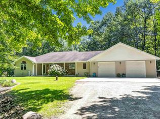 7944 Oak Ridge Ct, Oconto Falls, WI 54154