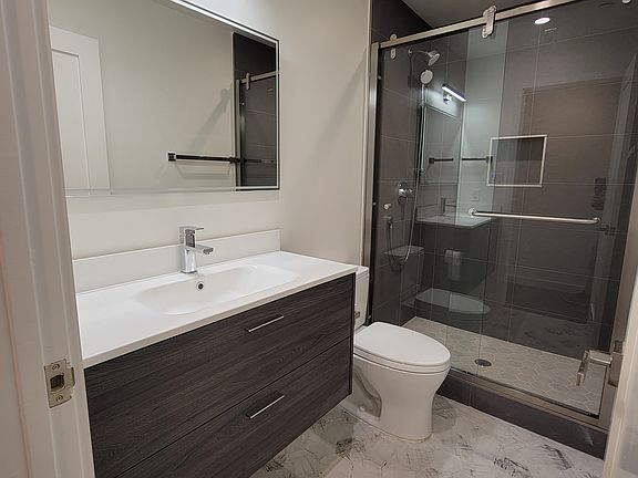 4th image of 566 Fell St #B