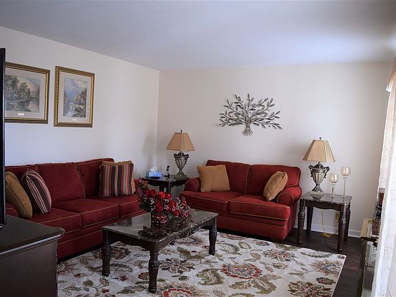 2nd image of 1600 Forest Dr