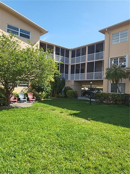 2nd image of 1510 SE 15th St APT 204