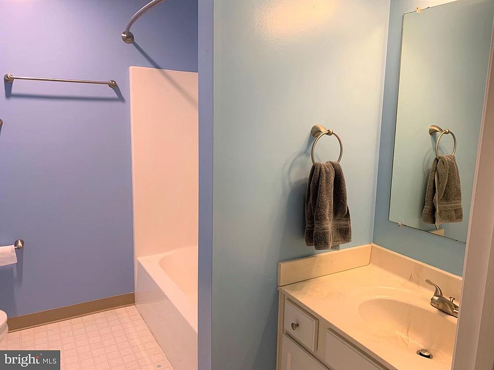 2nd image of 806 Horseshoe Dr #806