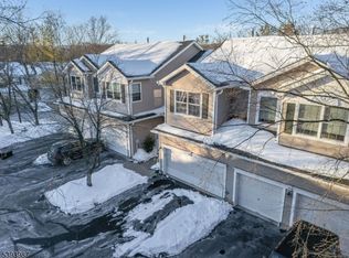 44 Alexandra Way, Clinton Town, NJ 08809