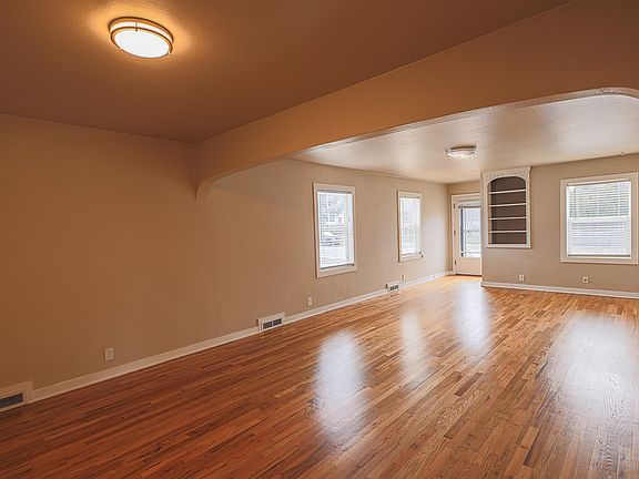 4th image of 1303 Blaine St #4
