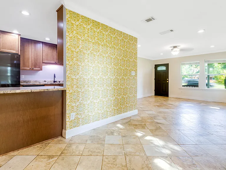 308 Hollywood Blvd SE — Photo 9