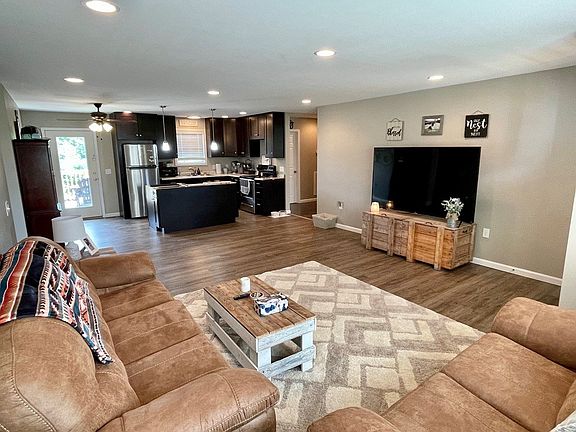 5th image of 210 Stonebrook Dr