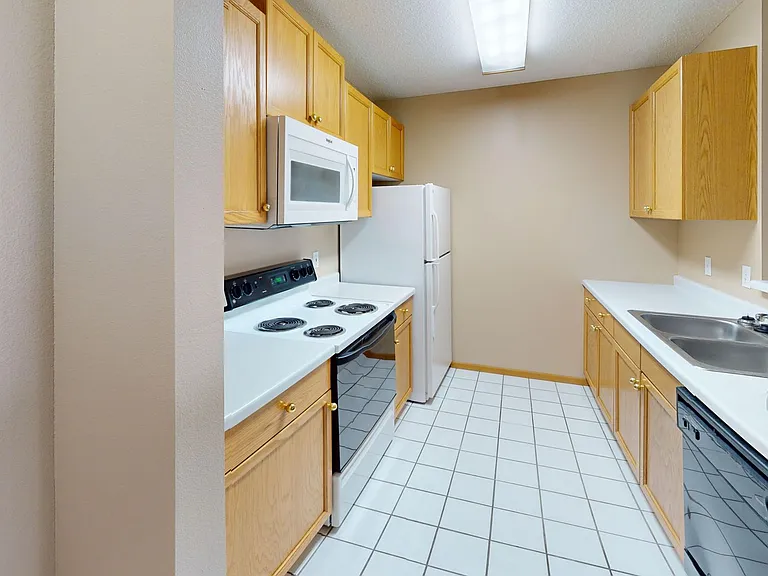 Dakota Park Apartments — Photo 13