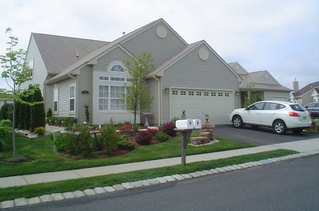 Beautiful landscaped home with private location