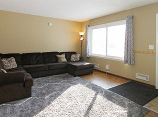 8563 Ingleside Ave S, Cottage Grove, MN 55016