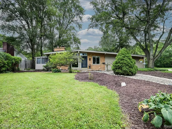 29908 Westbrook Pkwy, Southfield, MI 48076