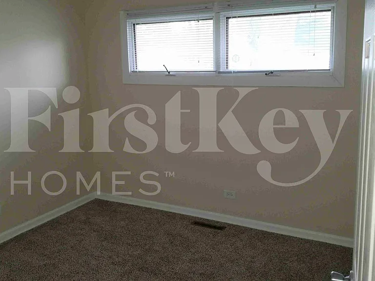 18642 W Karen Ln — Photo 7