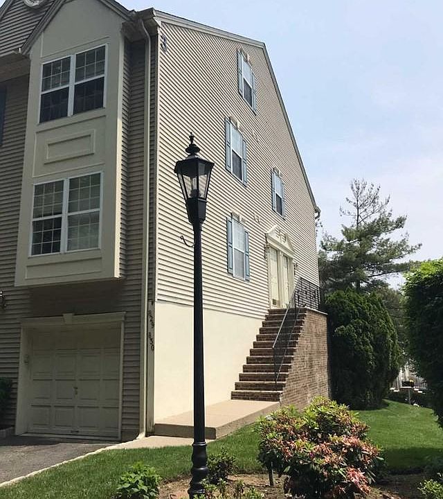 1st image of 830 Roanoke Ct