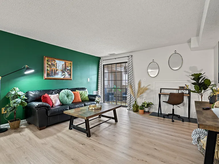 Mary Caroline Cir — Photo 1