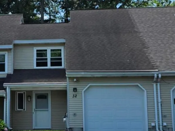 32 Old Coach Road, Clifton Park, NY 12065