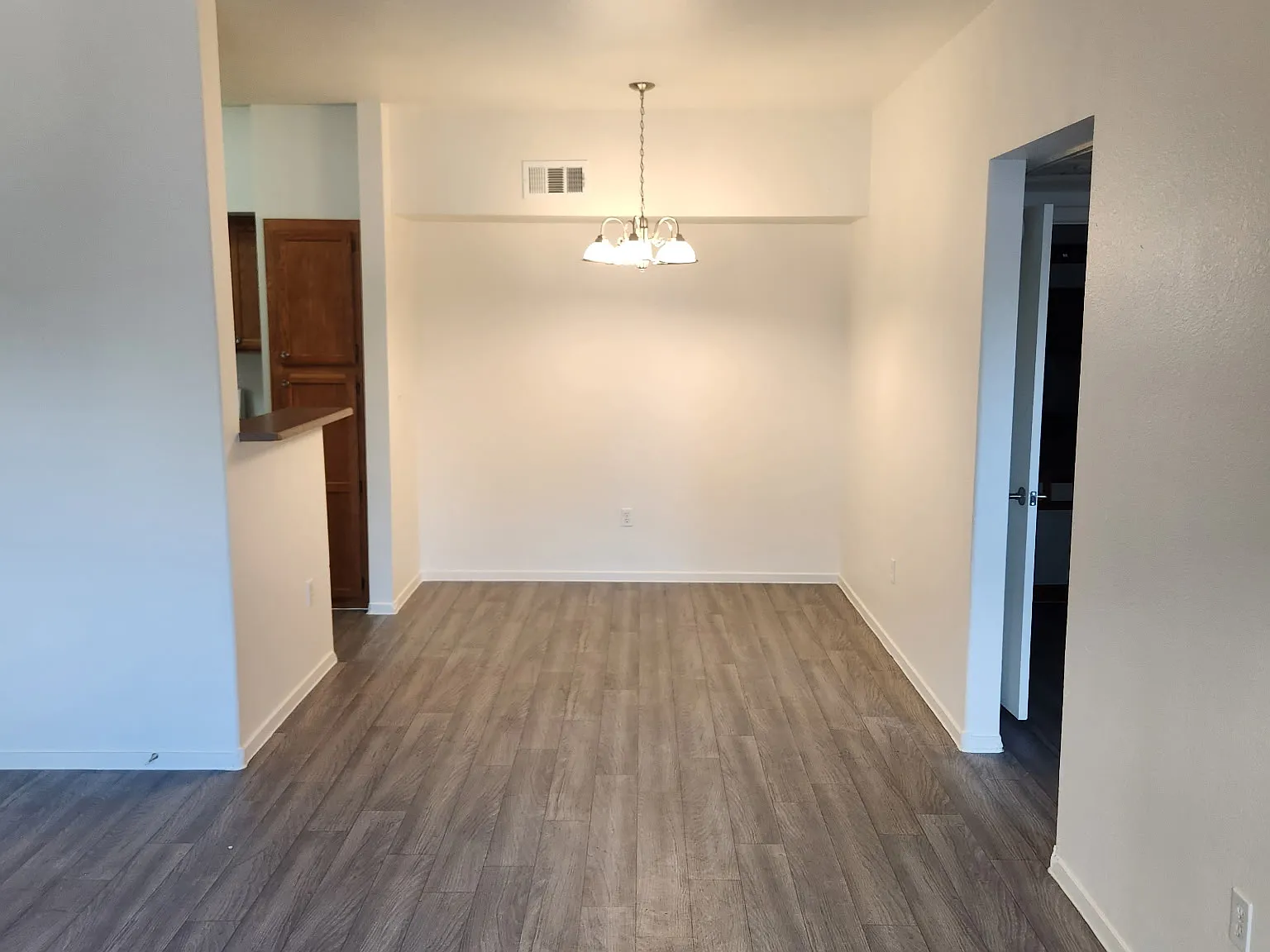 1 bed, 700 sqft, $1,300 — Photo 4