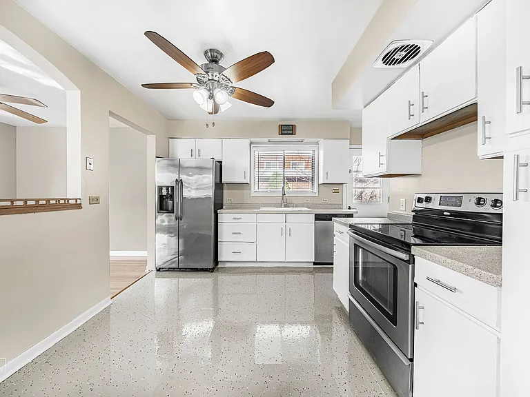 283 S Fair Ave — Photo 10