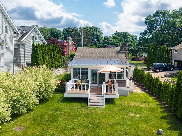 11 Cedar Dr — Photo 3