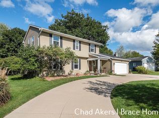 646 Adaway Ave SE, Ada, MI 49301