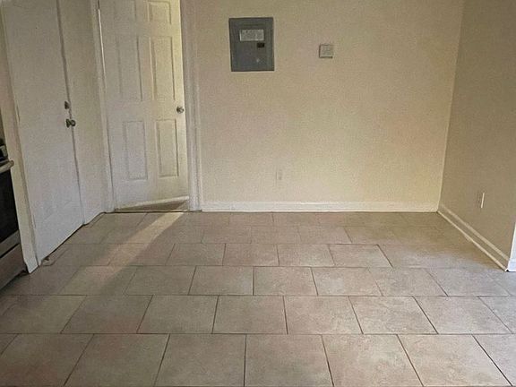 4th image of 929 S 17th St Floor 3