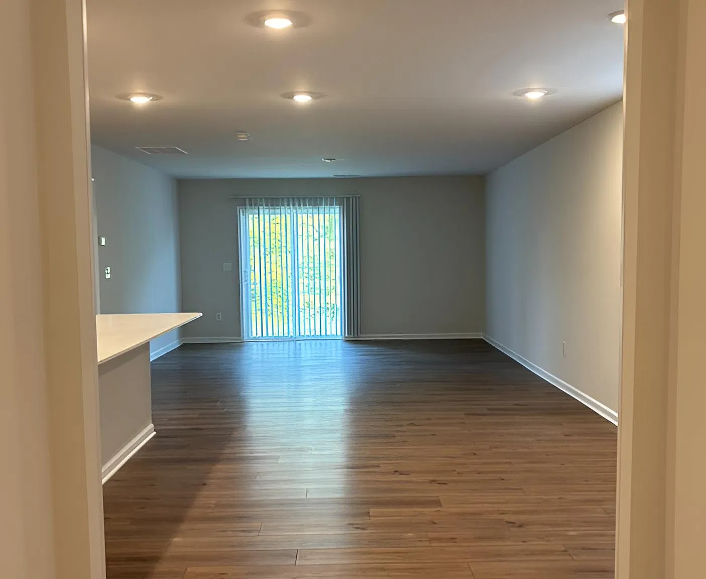 5 bed, 2200 sqft, $2,450 — Photo 3