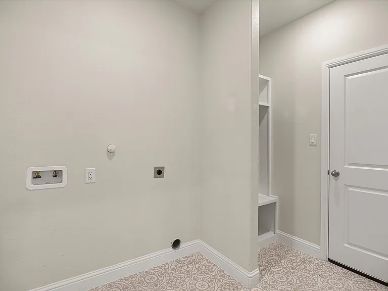2414 Forest Hill Ln — Photo 15