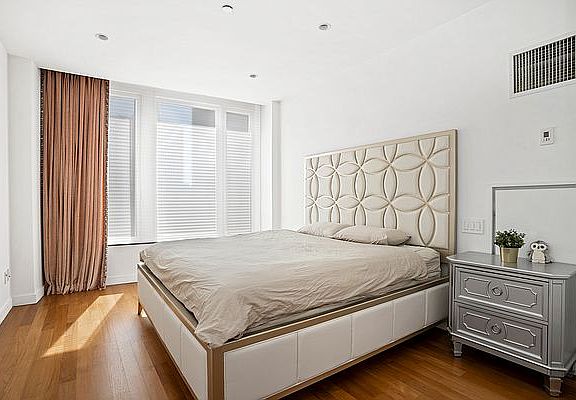 3rd image of 15 William St APT 25C