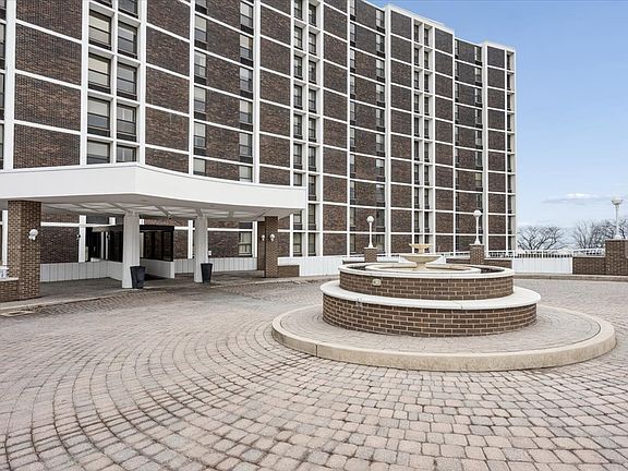 2nd image of 1500 Sheridan Rd Unit 6H