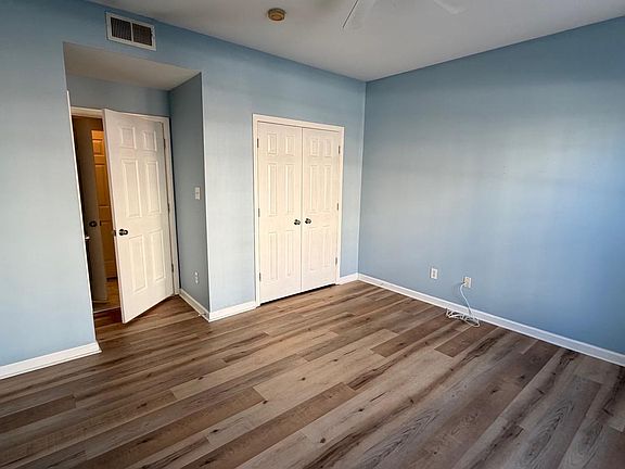 4th image of 300 Riverbend Dr APT 1E