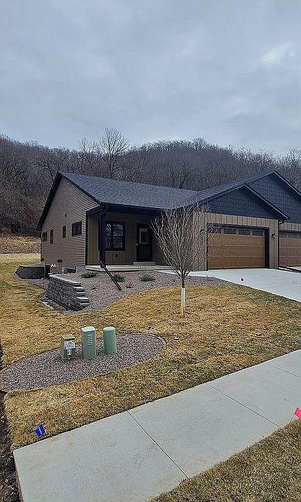 1st image of 370 Valley Oaks Dr
