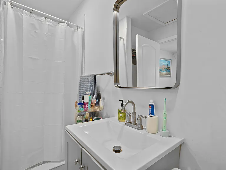 1815 E Derenne Ave #B — Photo 27