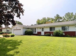 870 E Morning Glory Ln, Beloit, WI 53511