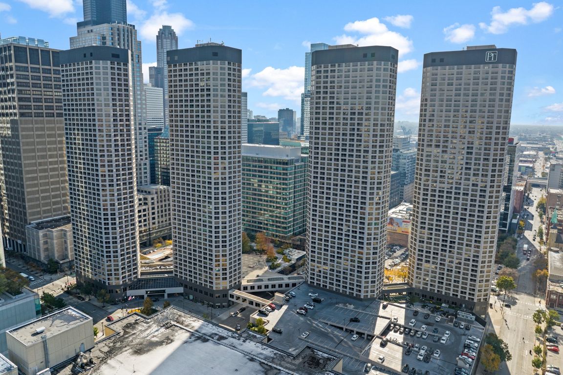 Presidential Towers in Chicago, IL