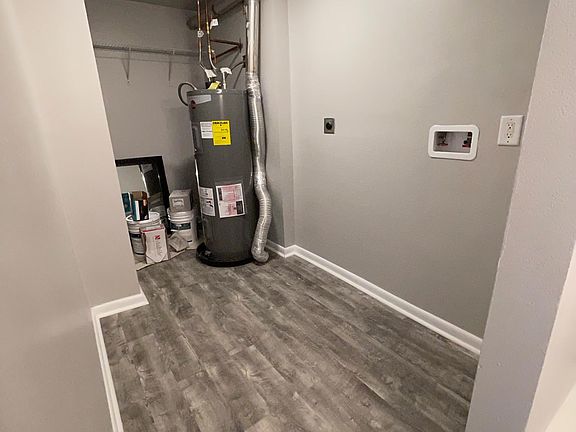 Utility room with washer/dryer hookups.